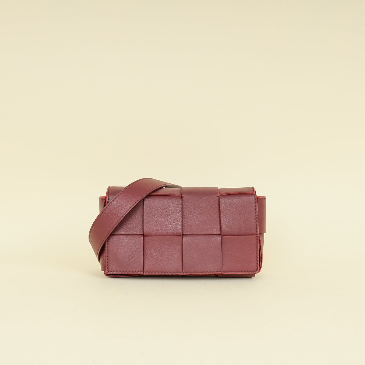 Bottega Veneta Burgundy Cassette Convertible Belt Bag – THE Bottega Veneta Burgundy Cassette Convertible Belt Bag – THE