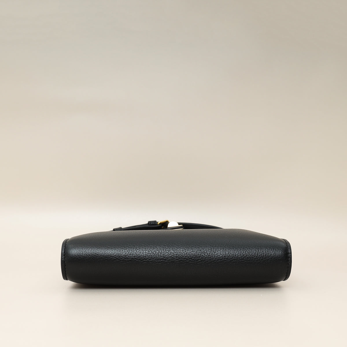 CELINE ブラック レザー ケース Celine Black 16 Pochette With Strap – THE CLOSET