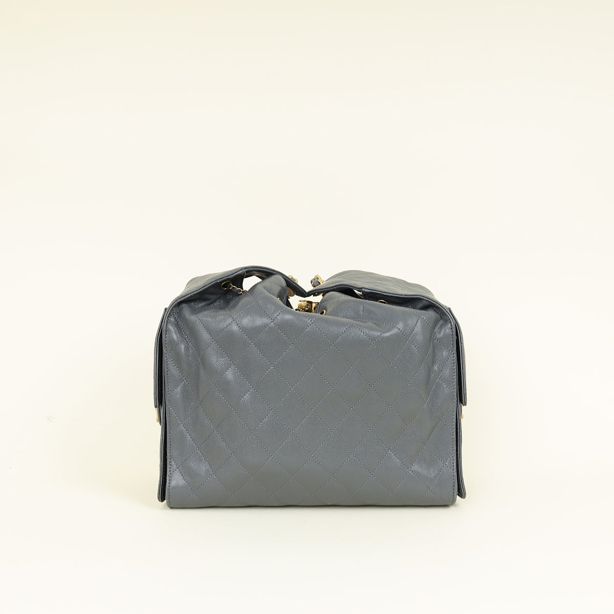 CHANEL グレー ノベルティ　CCロゴ　ショルダーバッグ Chanel Grey CC Chanel 25 Medium Handbag | Pre-Owned The Closet UAE