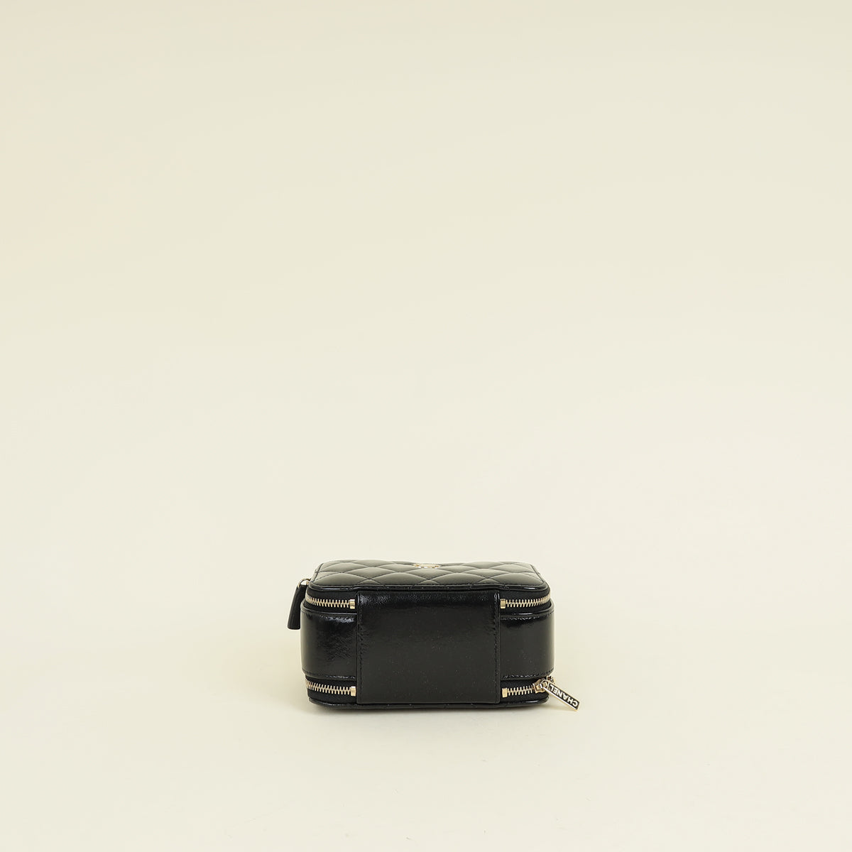 Chanel Black CC Top Handle Vanity Case Bag – THE CLOSET