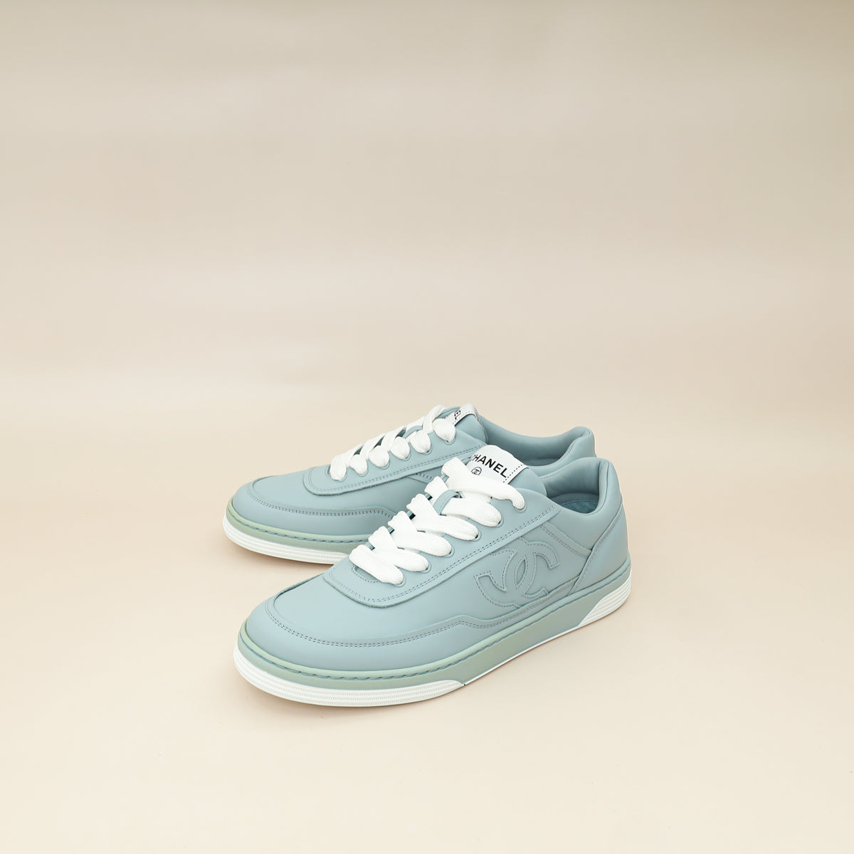 CHANEL ブルースニーカー 35 Chanel Light Blue CC Sneaker 38.5 – THE CLOSET
