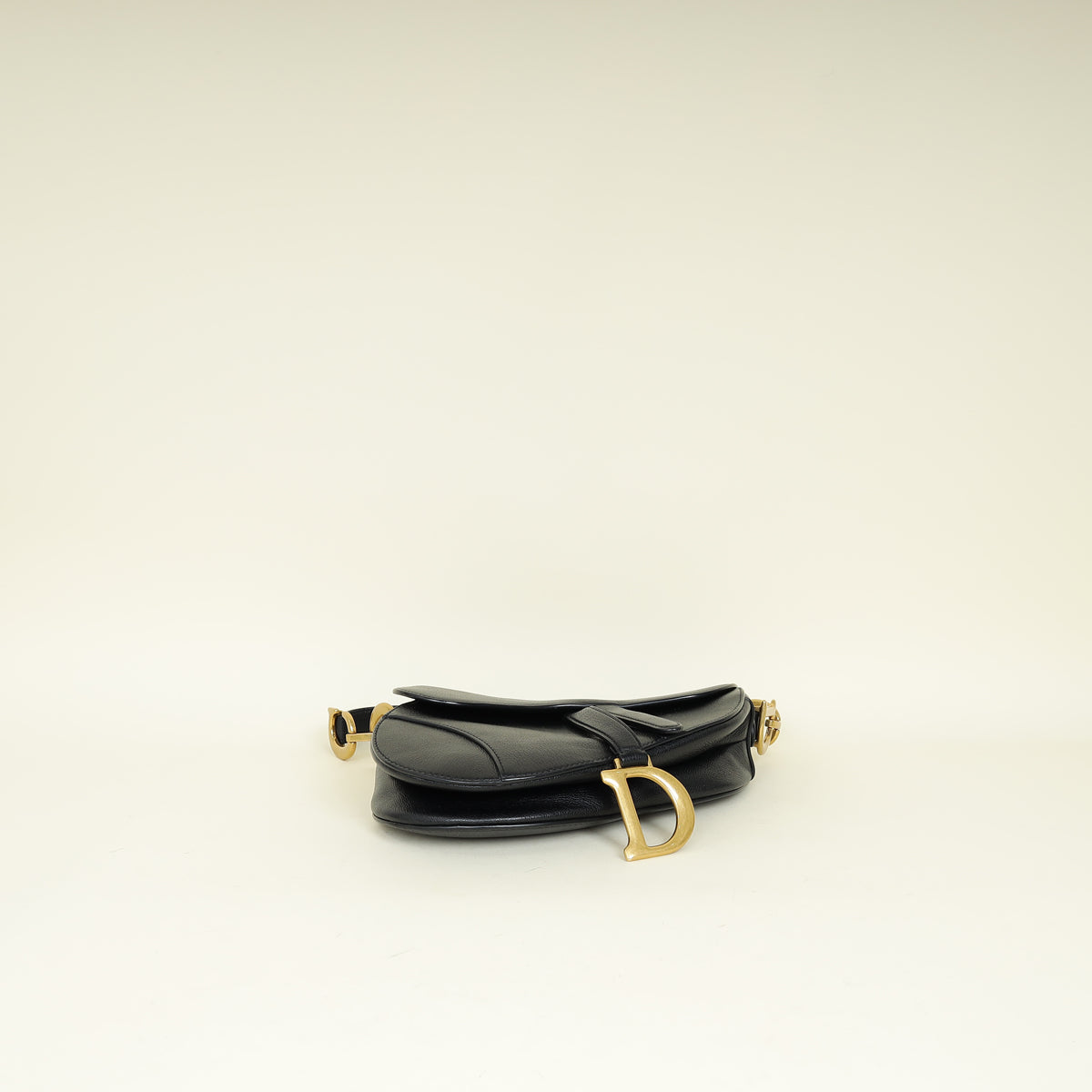 DIOR ブラック ショルダーバッグ Christian Dior Black Saddle Medium Bag w/ Jacquard Strap – THE CLOSET