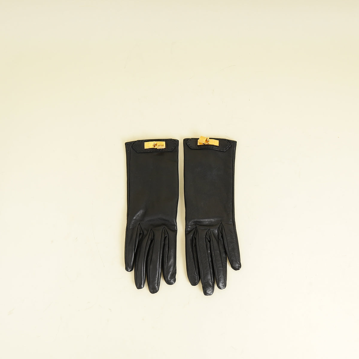 Hermes Noir Soya Gloves WITH Kelly Glove Clip – THE CLOSET