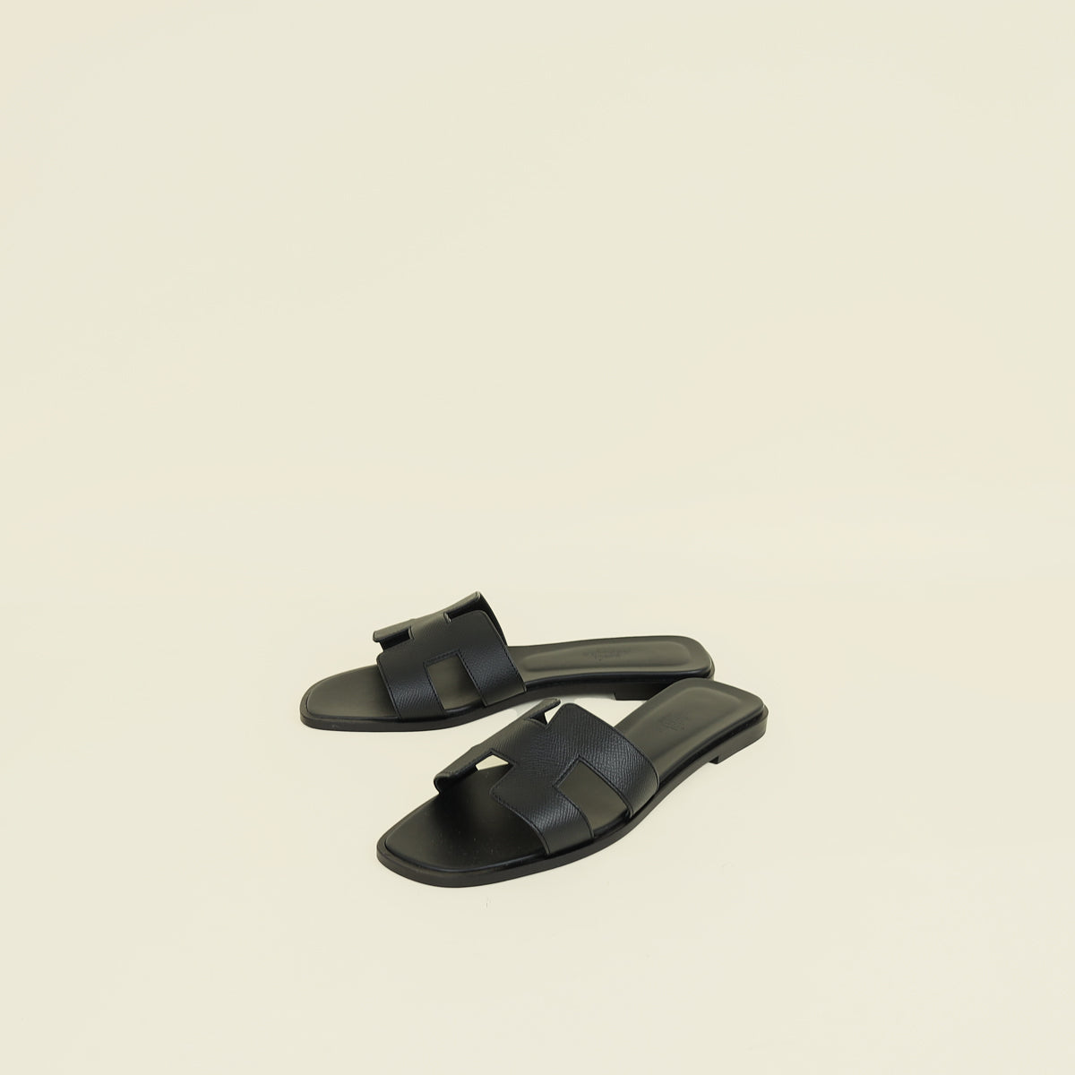 Hermes Noir Oran Sandal 38.5 – THE CLOSET