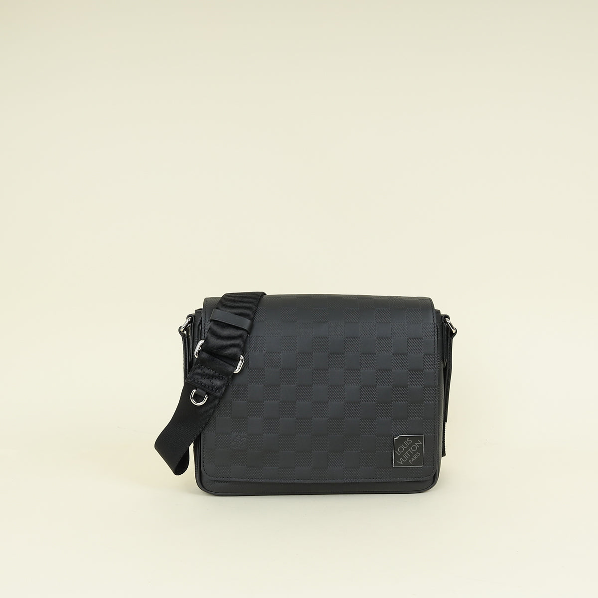 Louis Vuitton Black Damier Infini District Messenger Bag – THE CLOSET