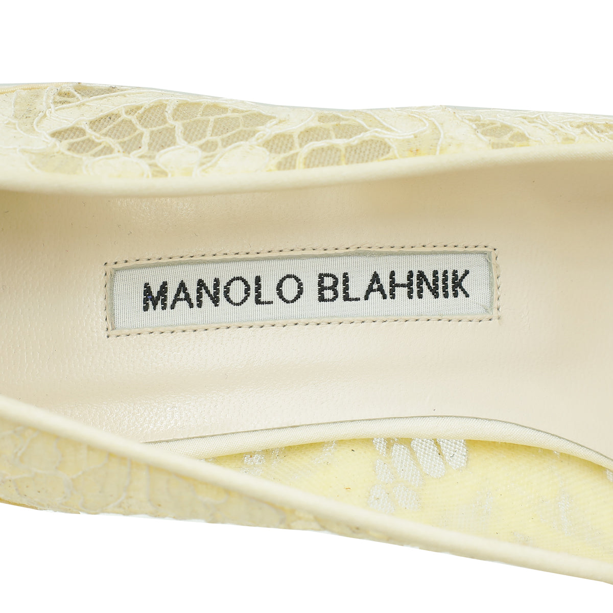 Manolo Blahnik Ecru White Hangisi Lace Embellished Pump 39
