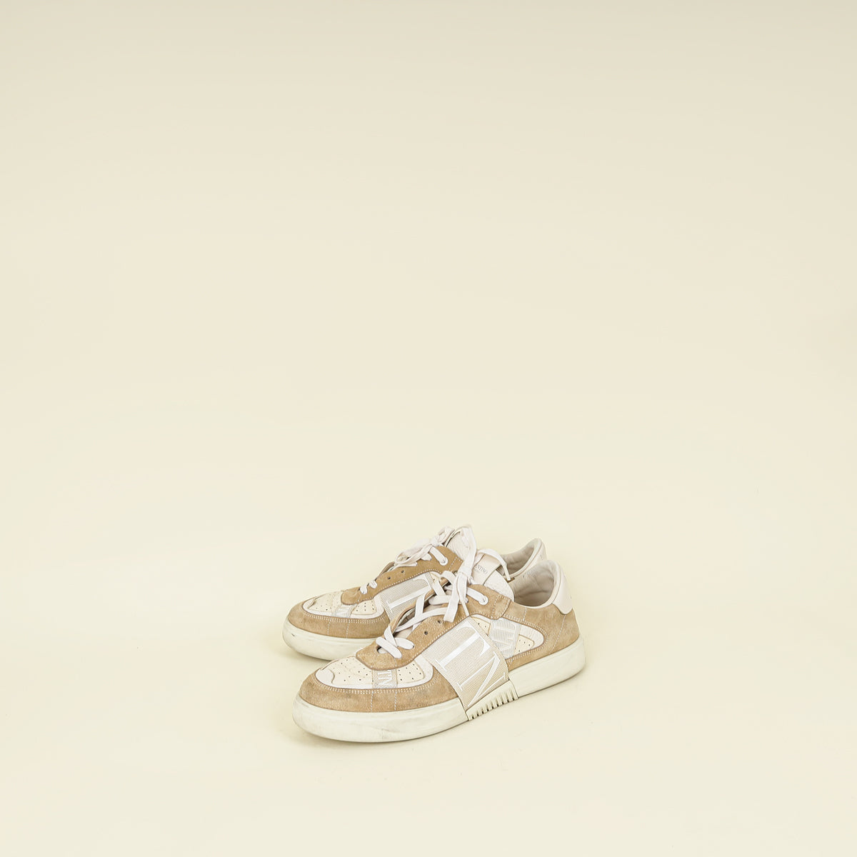 Valentino Beige VLTN Logo Sneaker 44 – THE CLOSET