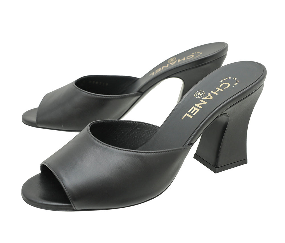 CHANEL ブラックレザー ハイヒール　39C Chanel Black CC Heeled Sandals 39 – THE CLOSET