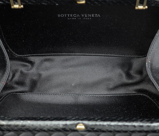 Load image into Gallery viewer, Bottega Veneta Black Knot Intrecciato Silk Chain Clutch Bag
