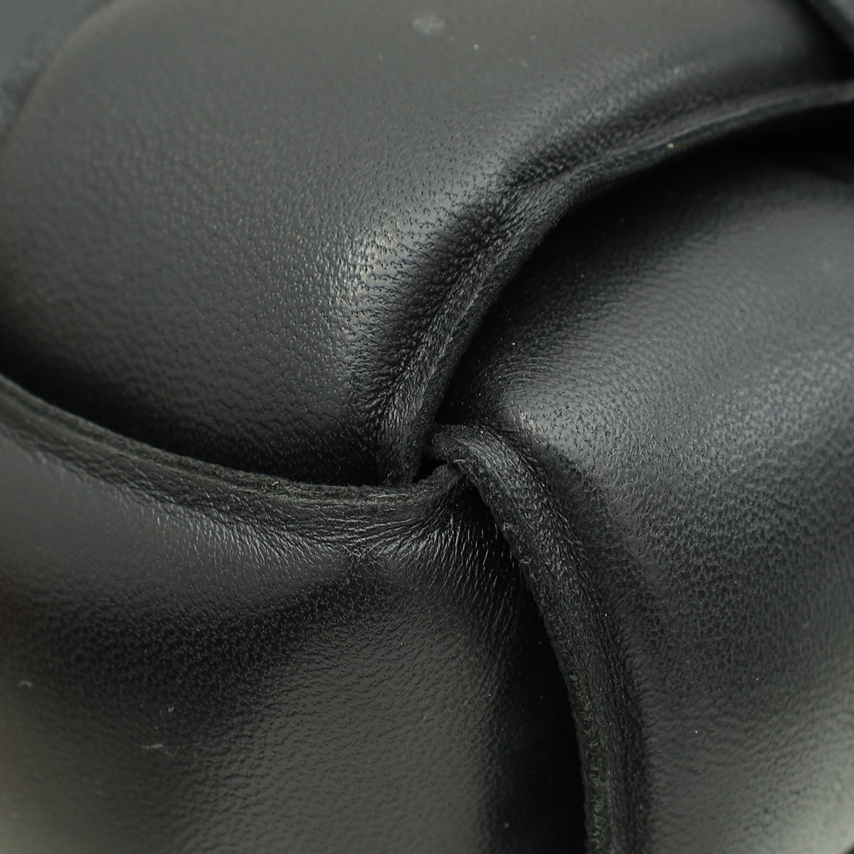 Bottega Veneta Black Maxi Intrecciato Padded Cassette Classic Bag