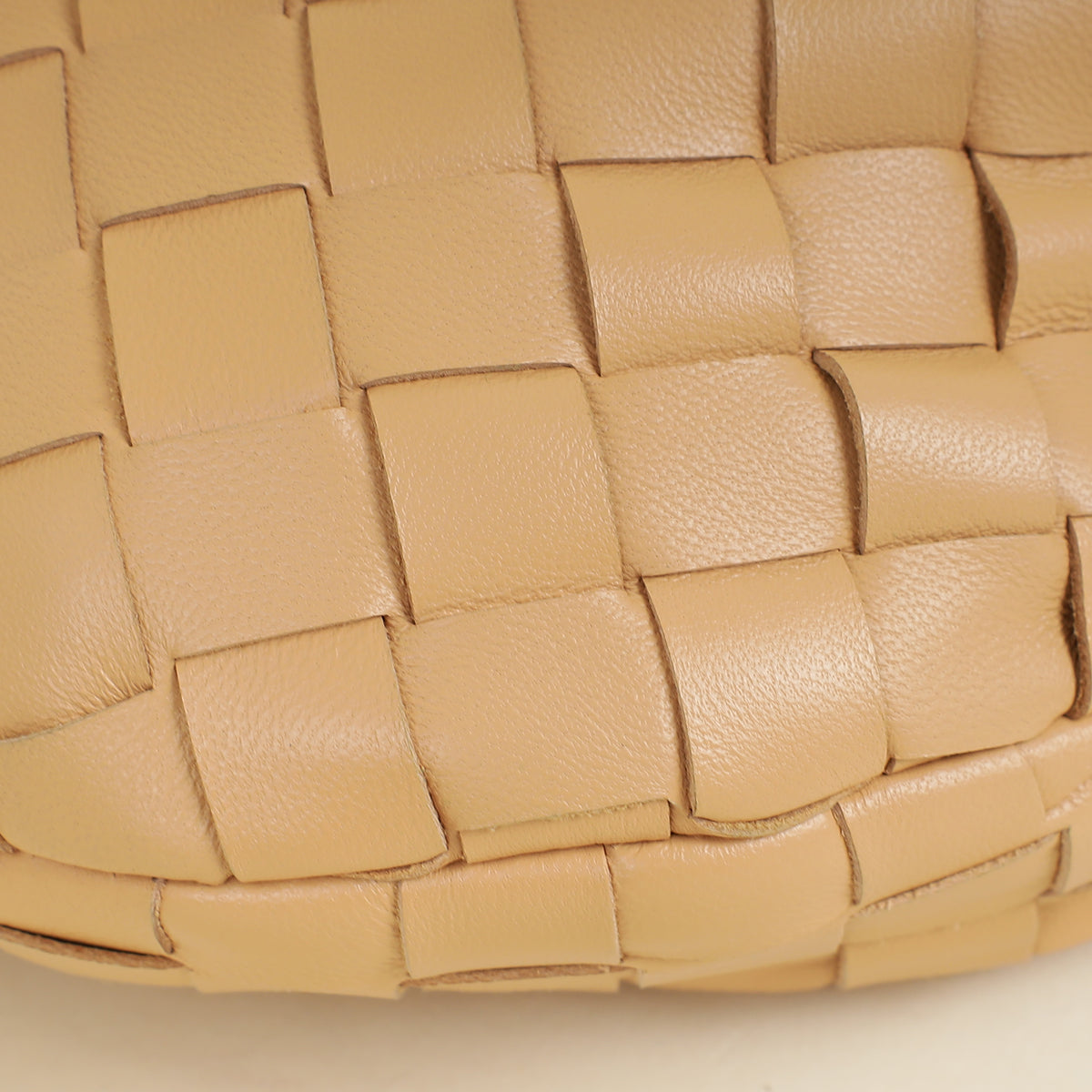 Bottega Veneta Beige Intrecciato Chain Mini Jodie Bag – THE CLOSET