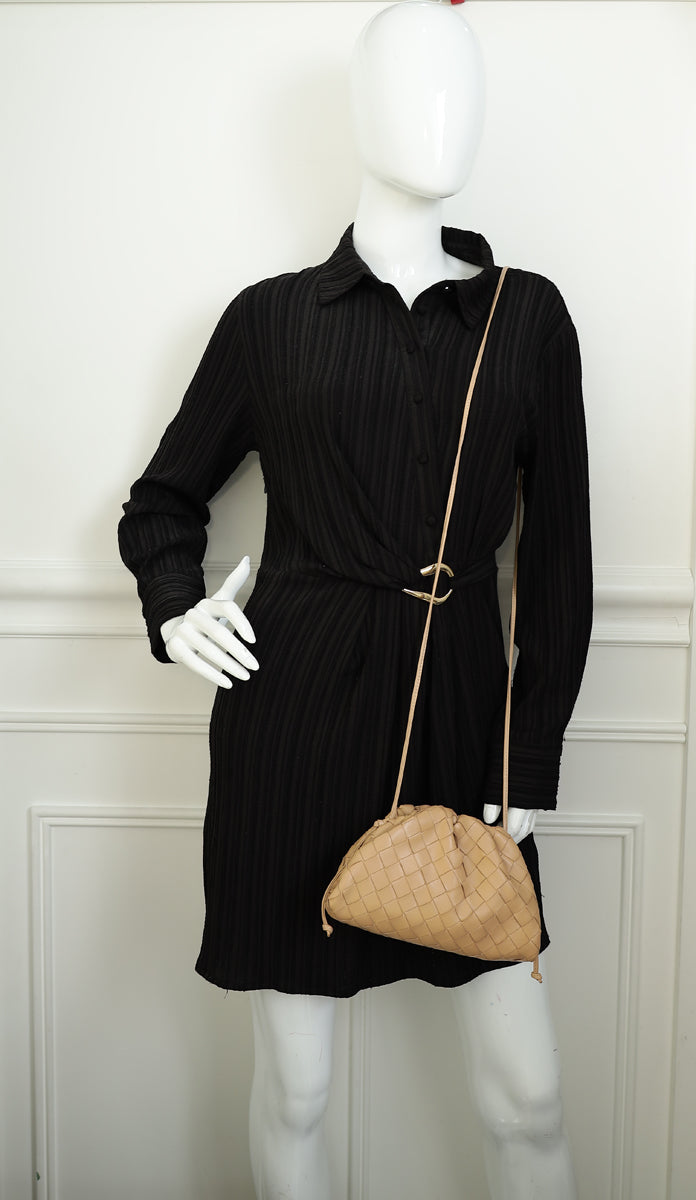 BOTTEGA VENETA ベージュ　ミニザポーチ Bottega Veneta Beige Intrecciato Nappa Mini Pouch Bag – THE CLOSET
