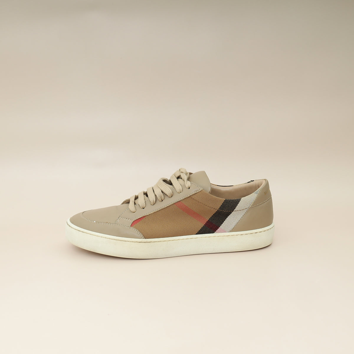 Burberry Nude Beige Salmond Sneakers 40 – THE CLOSET