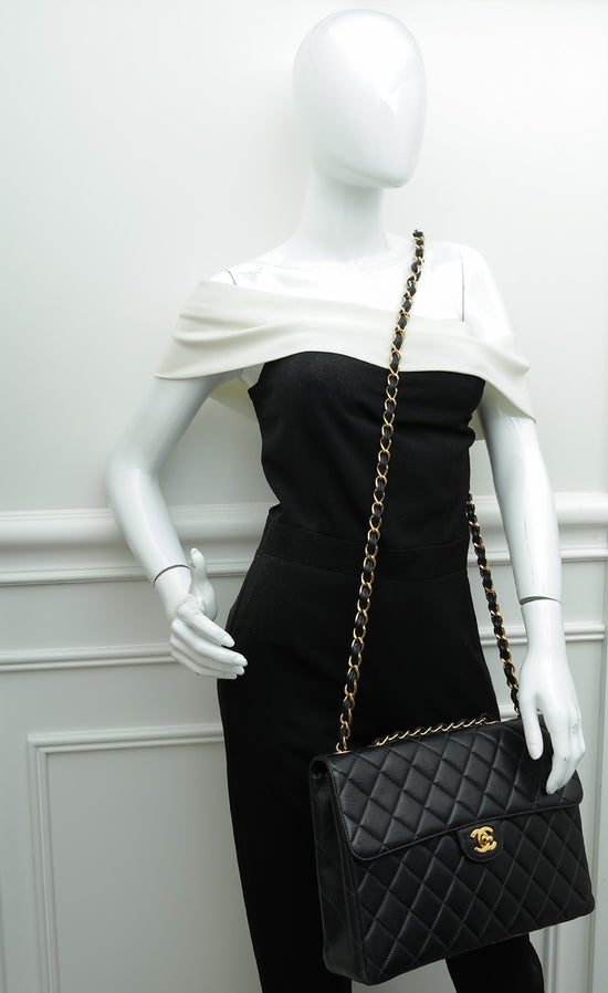 Vintage Chanel Jumbo flap bag with big CC turn lock