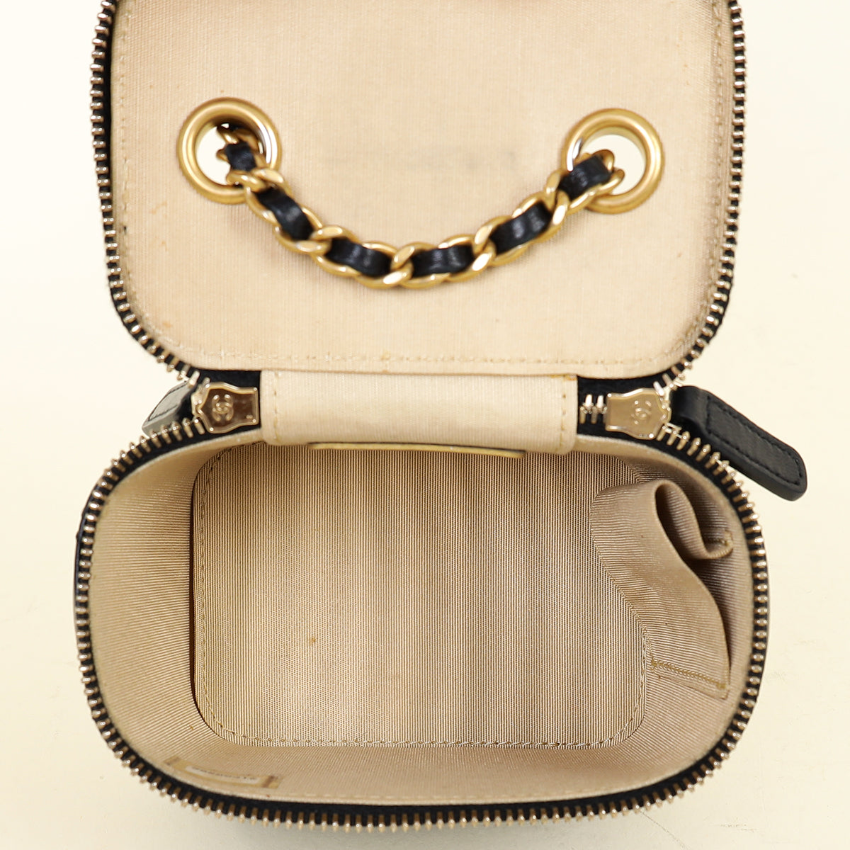 Chanel Black Pearl Crush Vanity w/ Chain – THE CLOSET