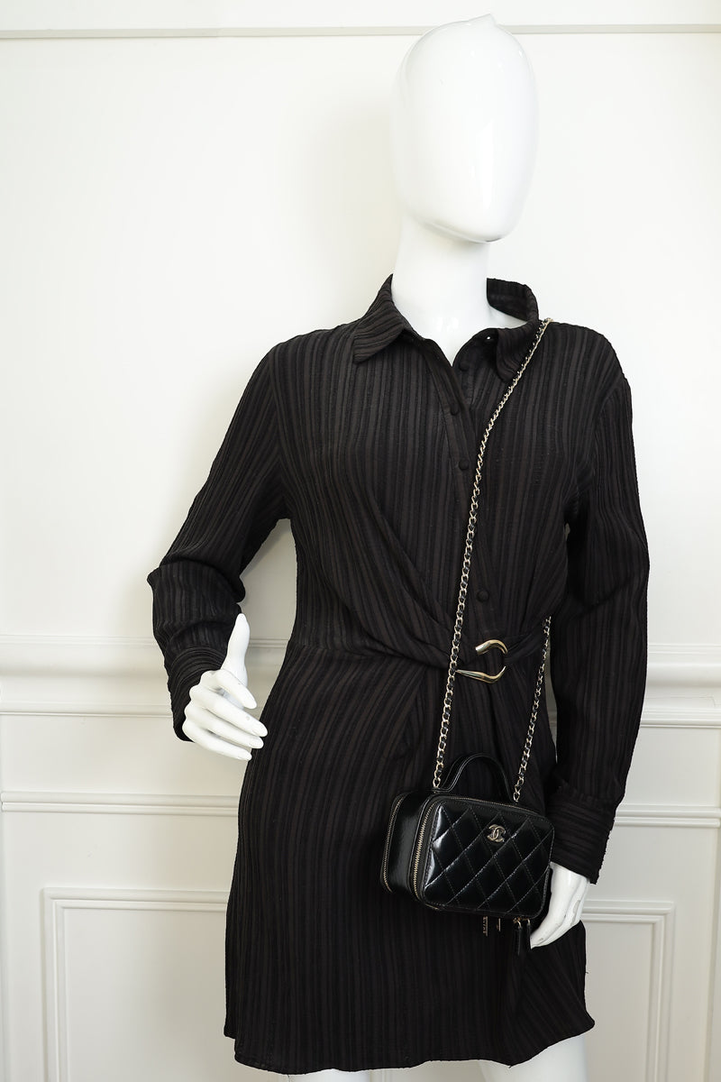 Chanel Black CC Top Handle Vanity Case Bag – THE CLOSET