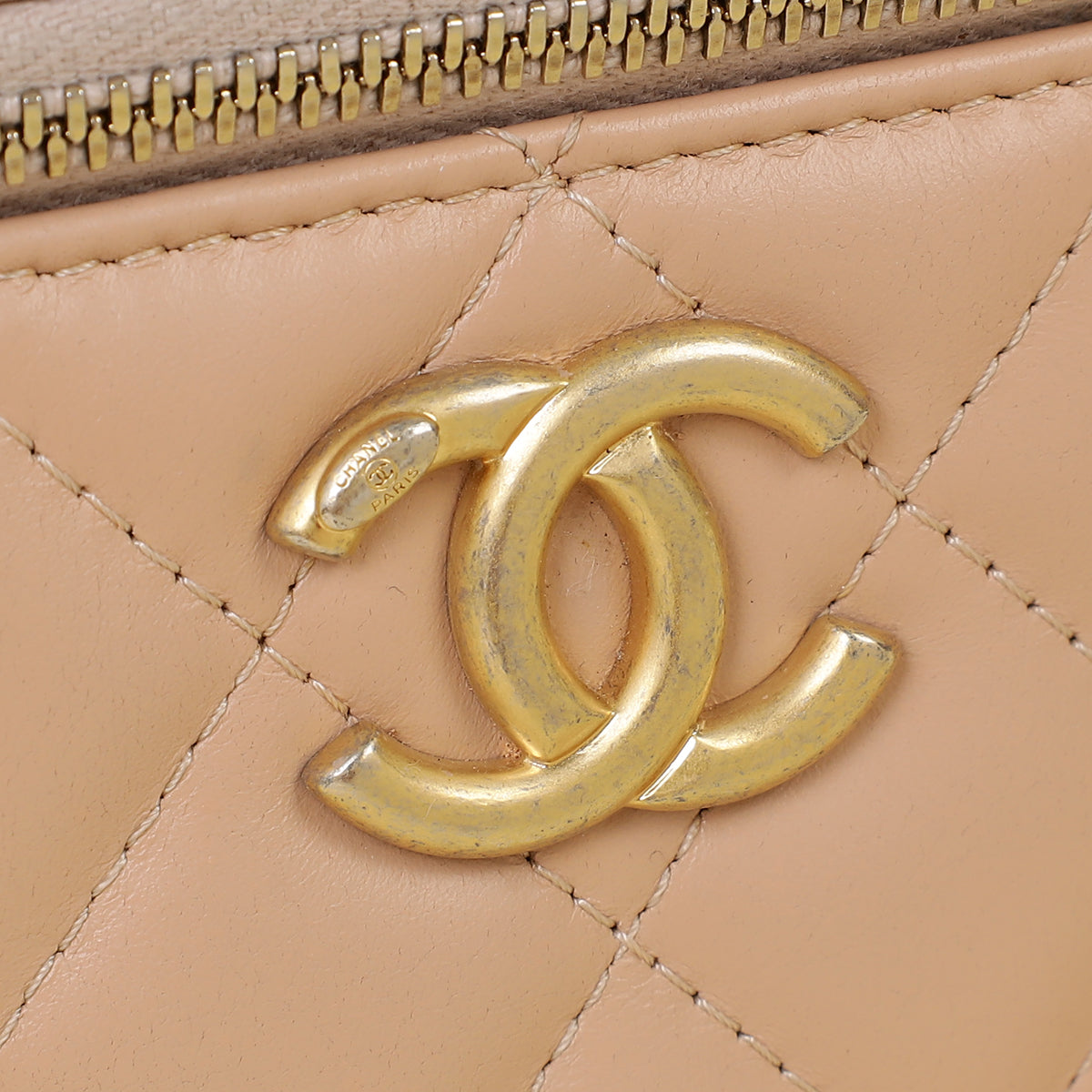 Chanel Nude Pearl Crush Vanity w/ Chain – THE CLOSET