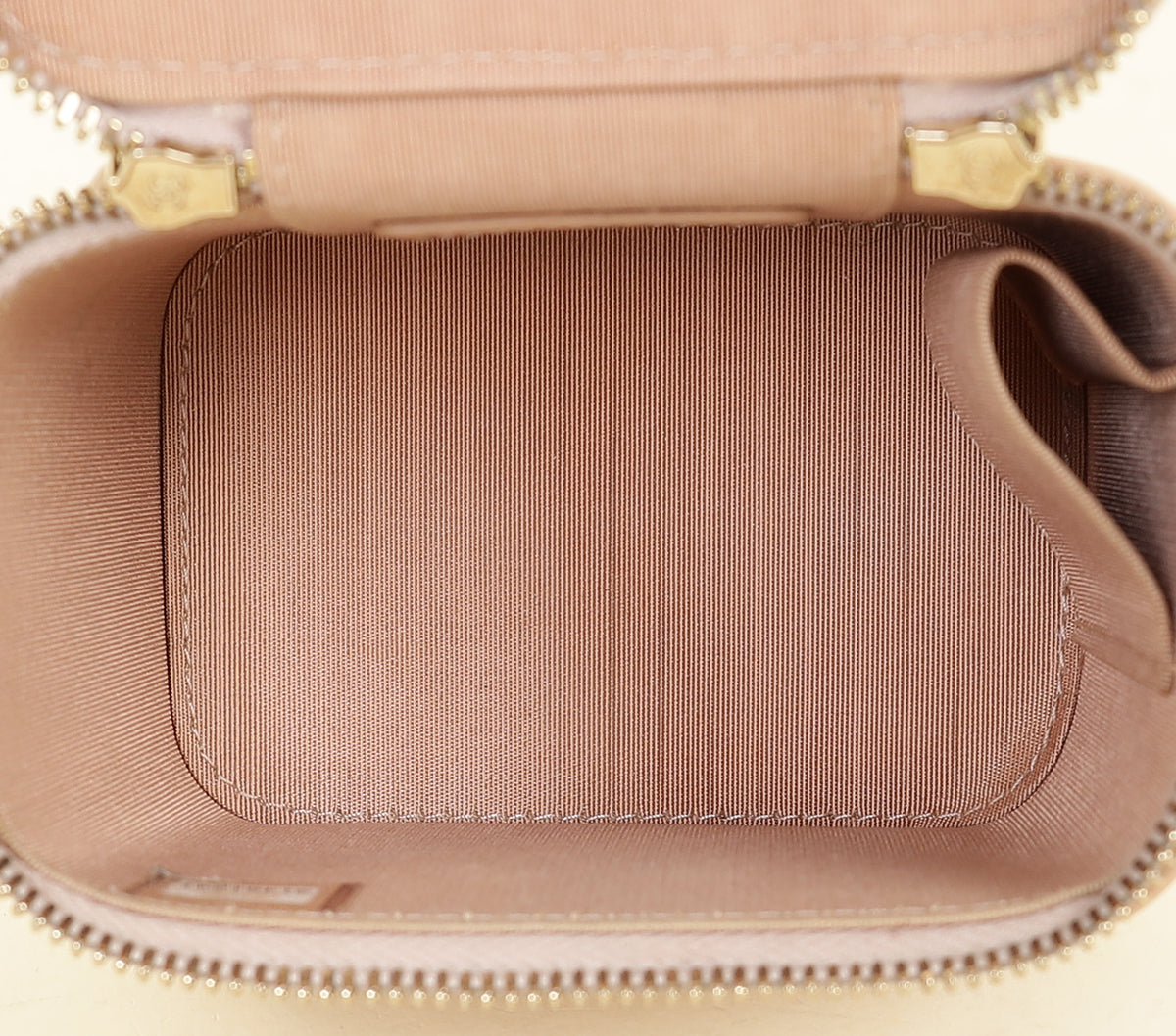 Chanel Nude Pearl Crush Vanity w/ Chain – THE CLOSET