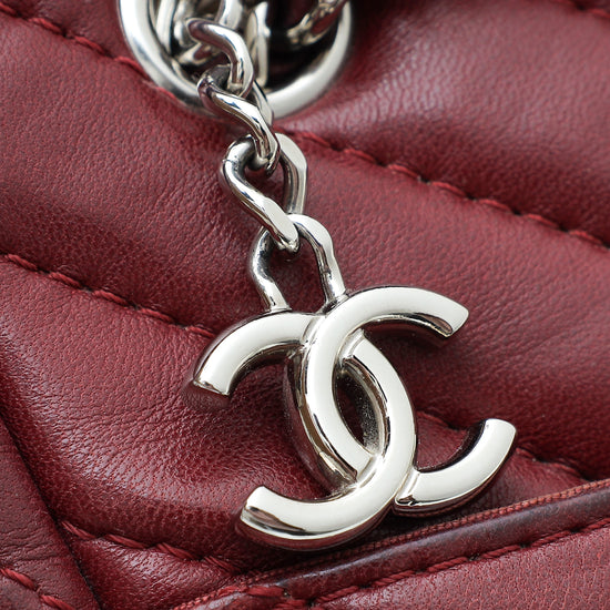 Chanel Red Vintage Chevron Camera Shoulder Bag – The Closet