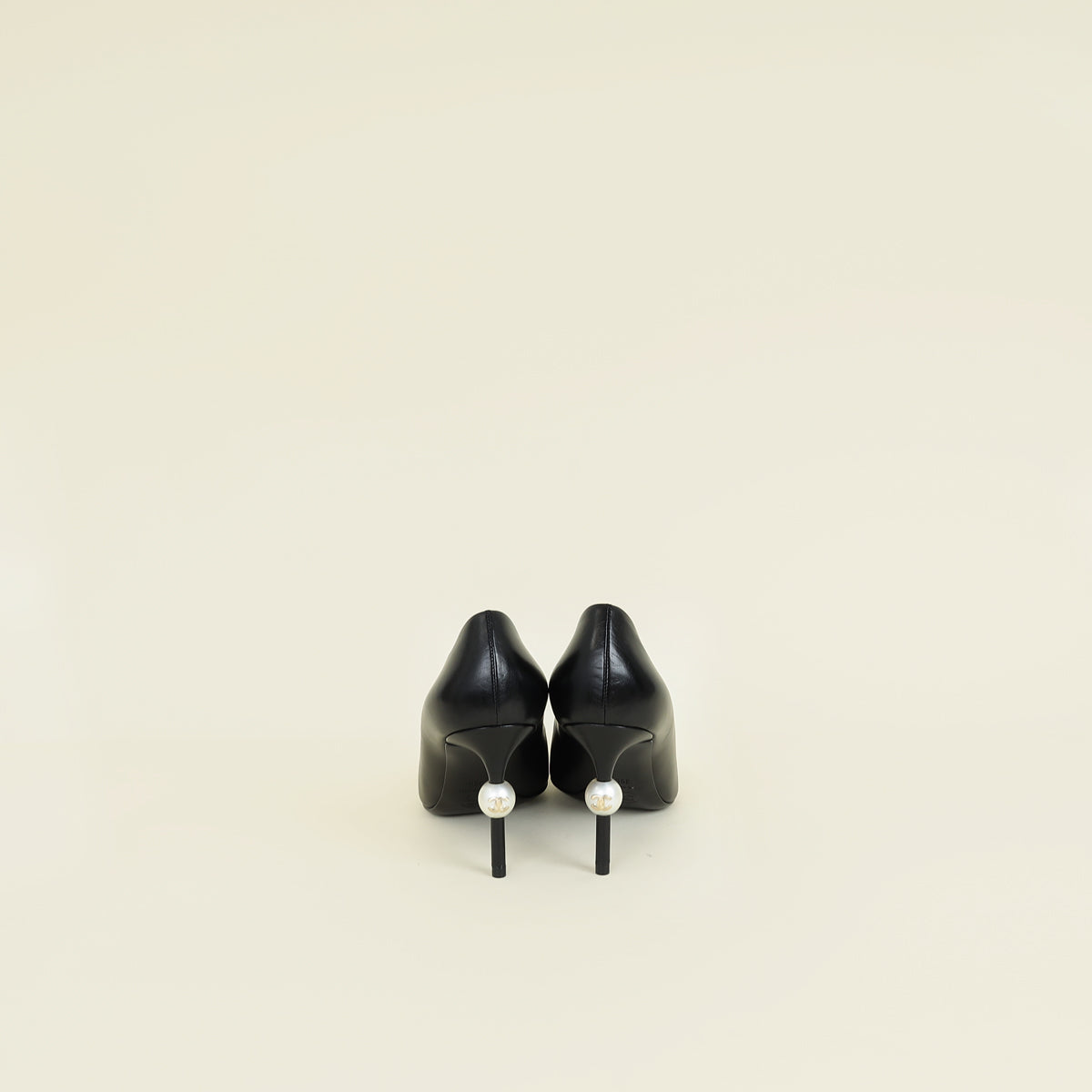 CHANEL CLASSIC PUMP ブラック 36 Chanel Black CC Pearl Pump 36 – THE CLOSET