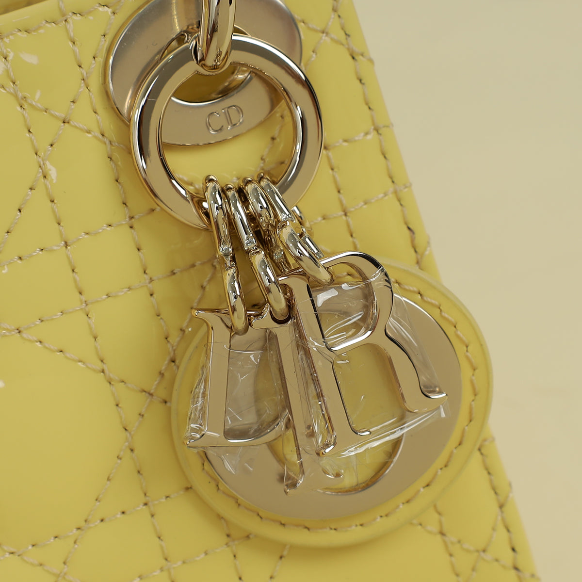 Christian Dior / Lady Dior フォンホルダー イエロー ディオール レディ ディオール フォンホルダー カナージュ ラムスキン