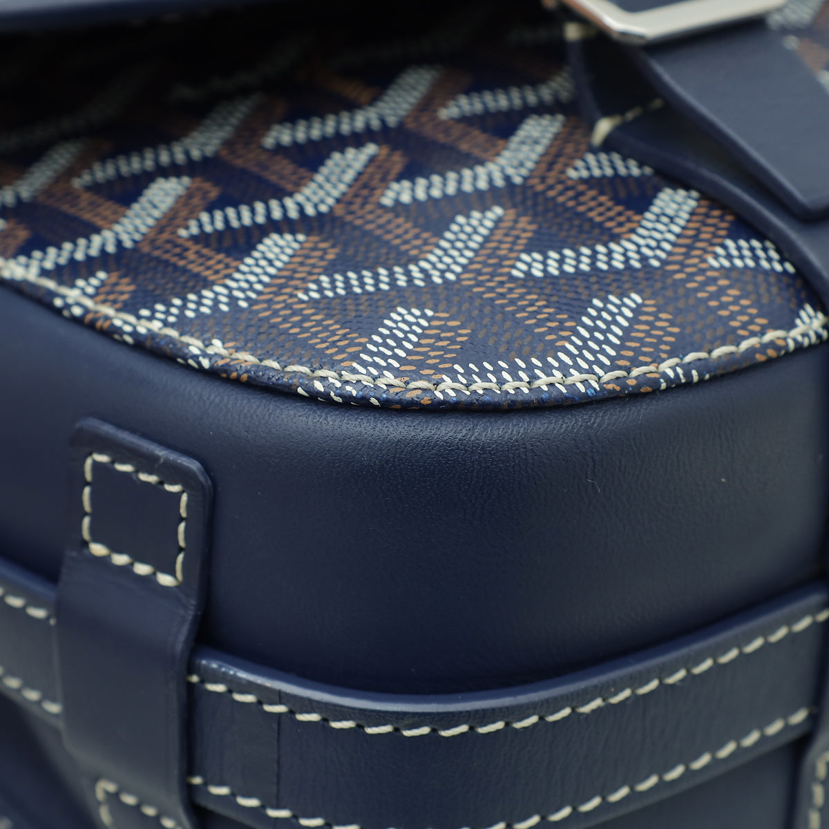 Goyard Navy Blue Goyardine Belvedere MM Messenger Bag – THE CLOSET