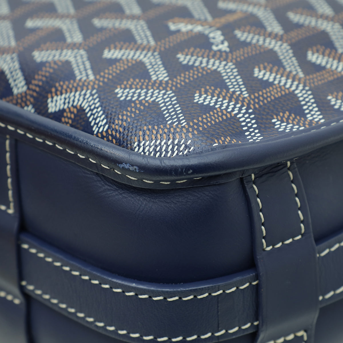 Goyard ネイビー ビジネスバッグ Goyard Navy Blue Goyardine Belvedere MM Messenger Bag – THE CLOSET