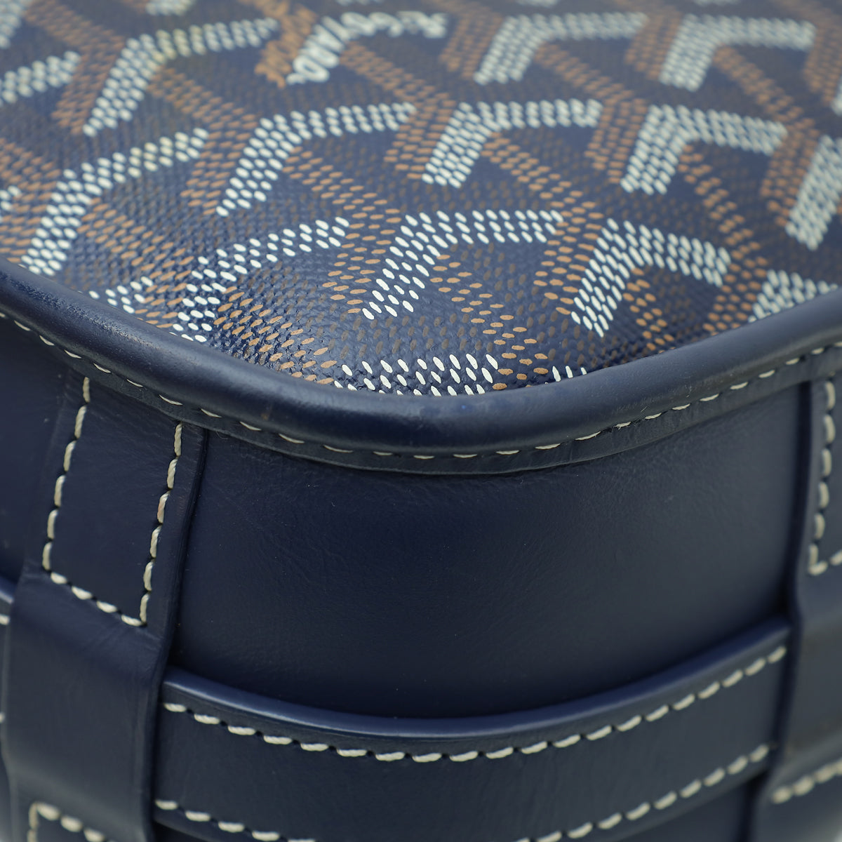 Goyard Navy Blue Goyardine Belvedere MM Messenger Bag – THE CLOSET