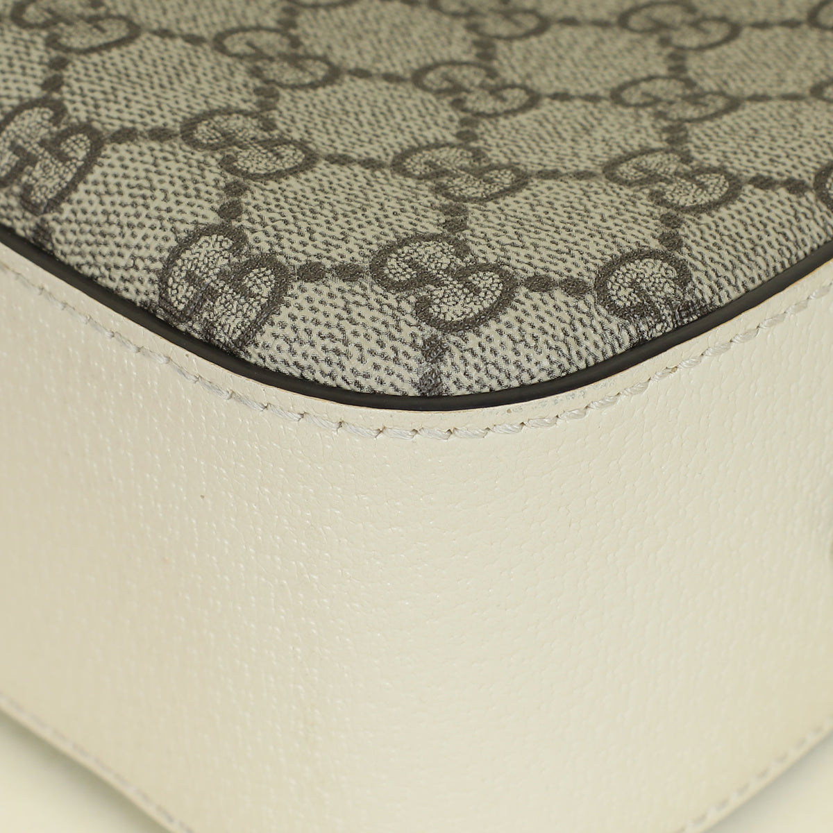 Cream レザー フラップgucci バッグ Gucci cream tan signature vintage 80s/90s zip pouch clutch
