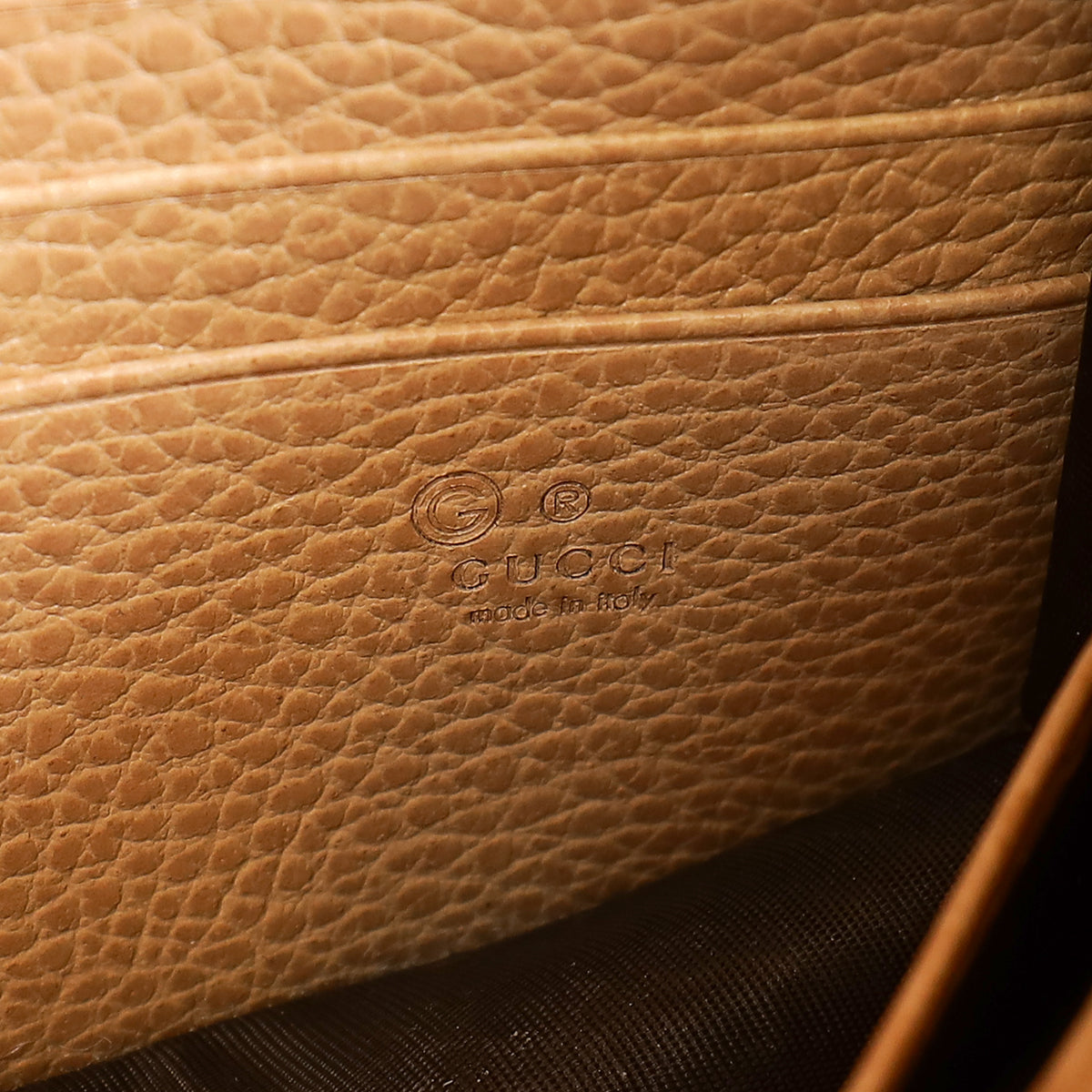 Gucci Beige Interlocking G Chain Wallet