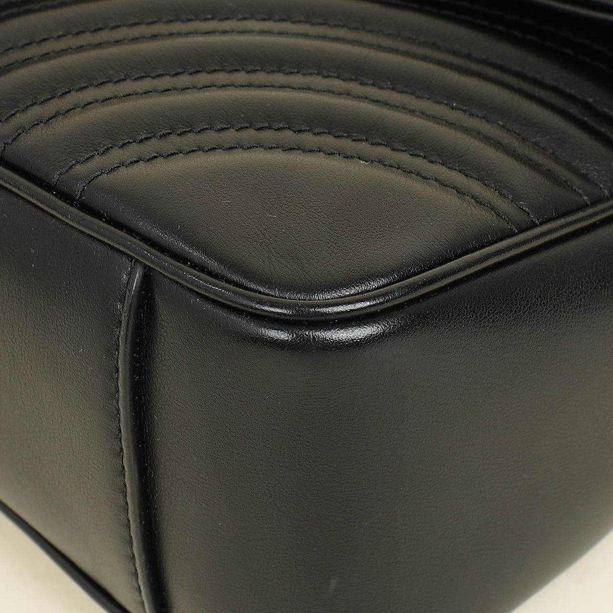 Gucci Black GG Marmont Medium Shoulder Bag