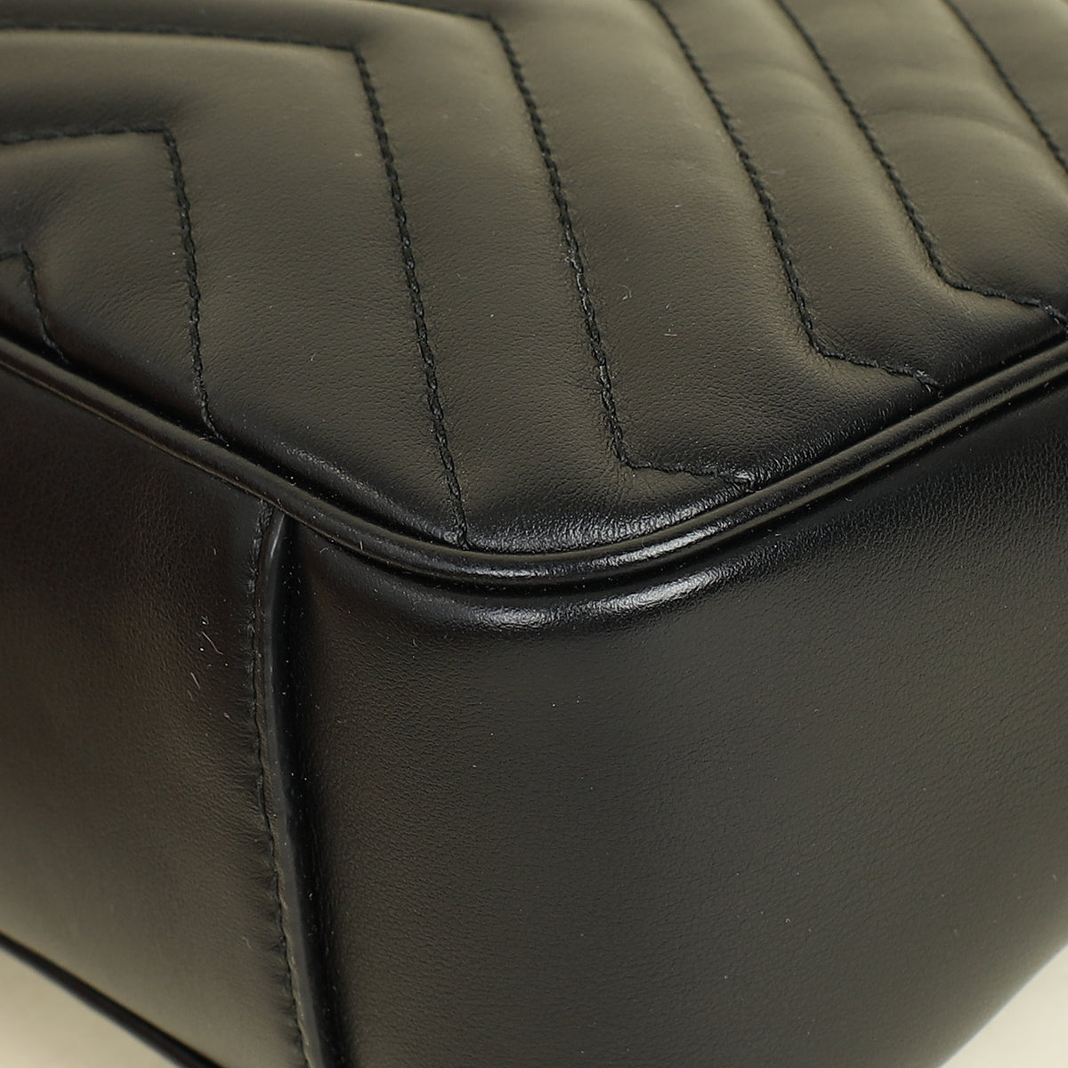 Gucci Black GG Marmont Medium Shoulder Bag