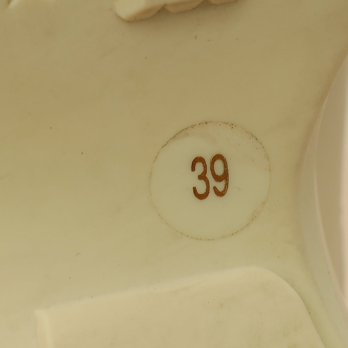 Gucci Ivory Logo Rhyton Sneakers 39-Gucci-THE CLOSET