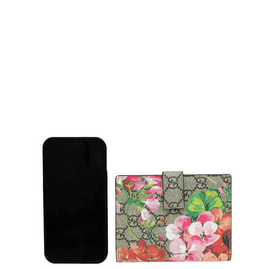 Gucci Bicolor GG Supreme Monogram Blooms Passport Case