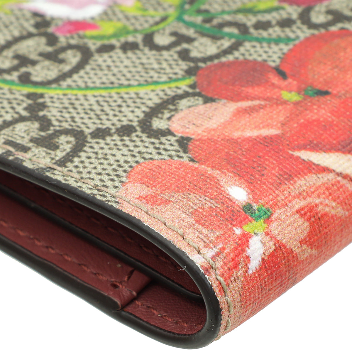 Gucci Bicolor GG Supreme Monogram Blooms Passport Case