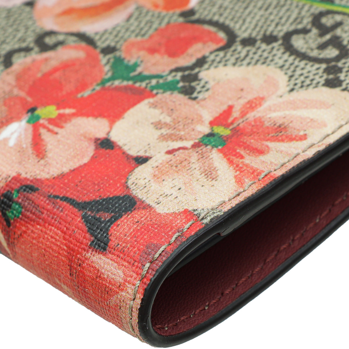 Gucci Bicolor GG Supreme Monogram Blooms Passport Case