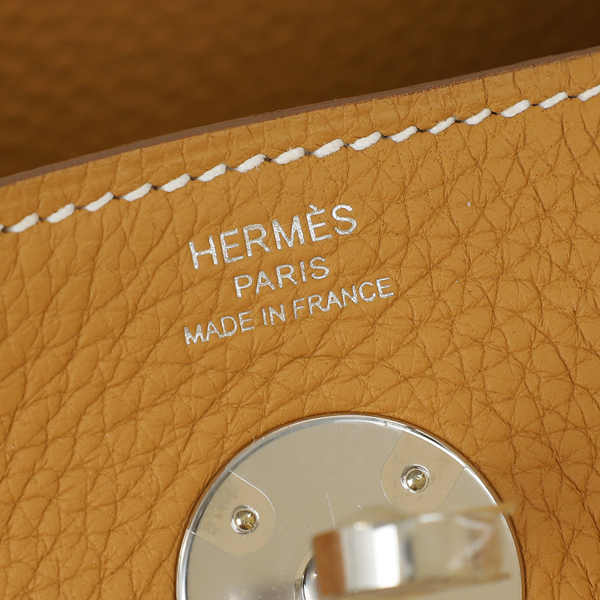 Hermes Naturel Sable Lindy 26 Bag — image 11 of 13
