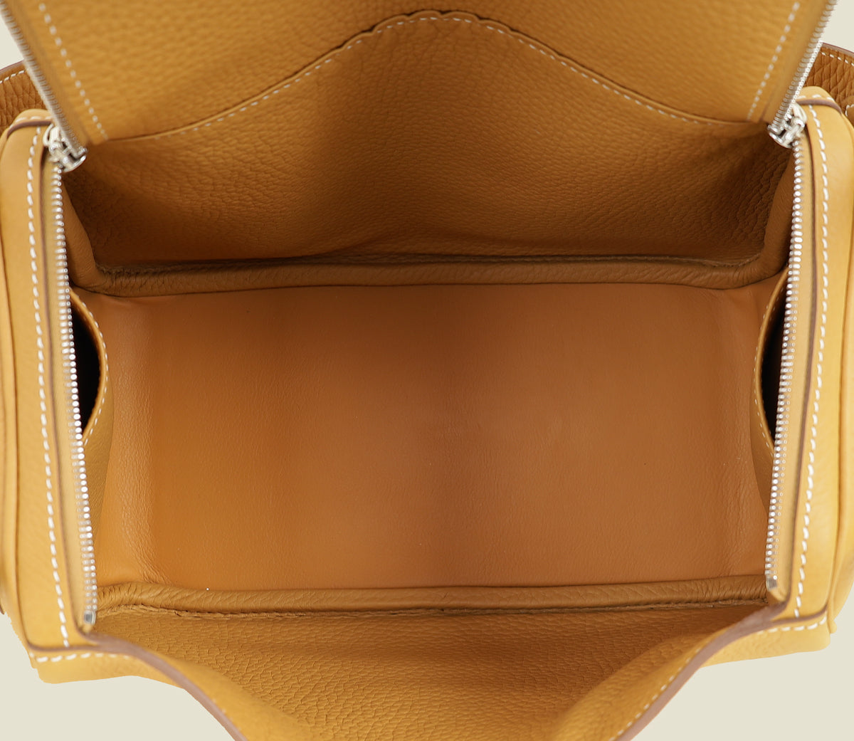 Hermes Naturel Sable Lindy 26 Bag — image 12 of 13