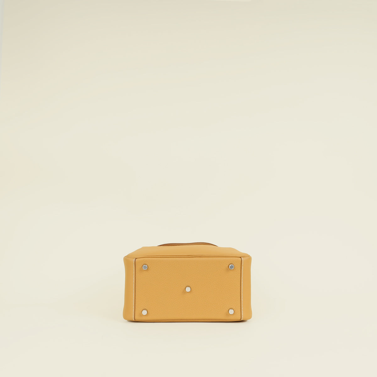 Hermes Naturel Sable Lindy 26 Bag — image 4 of 13