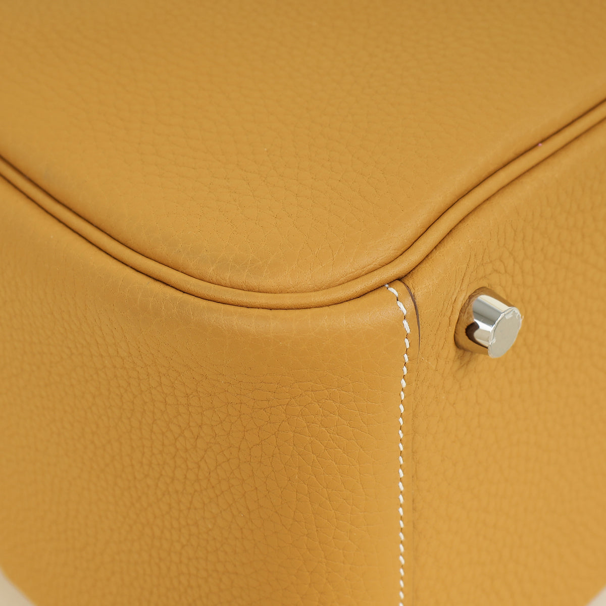 Hermes Naturel Sable Lindy 26 Bag — image 6 of 13