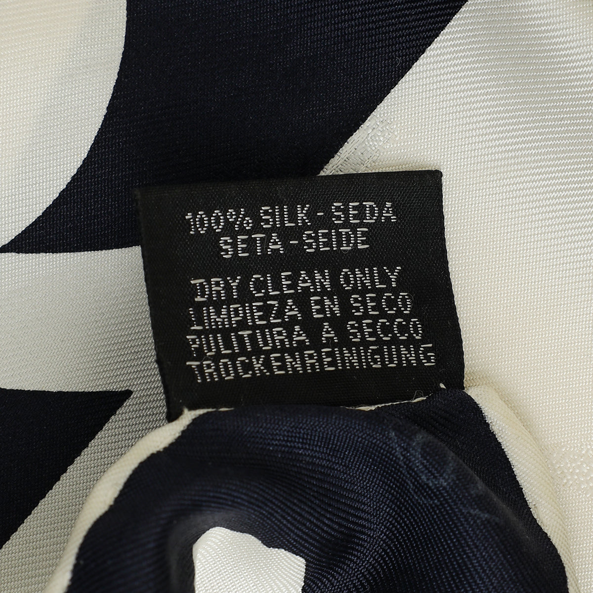 Hermes Bicolor Tout en Carre Silk Scarf 90