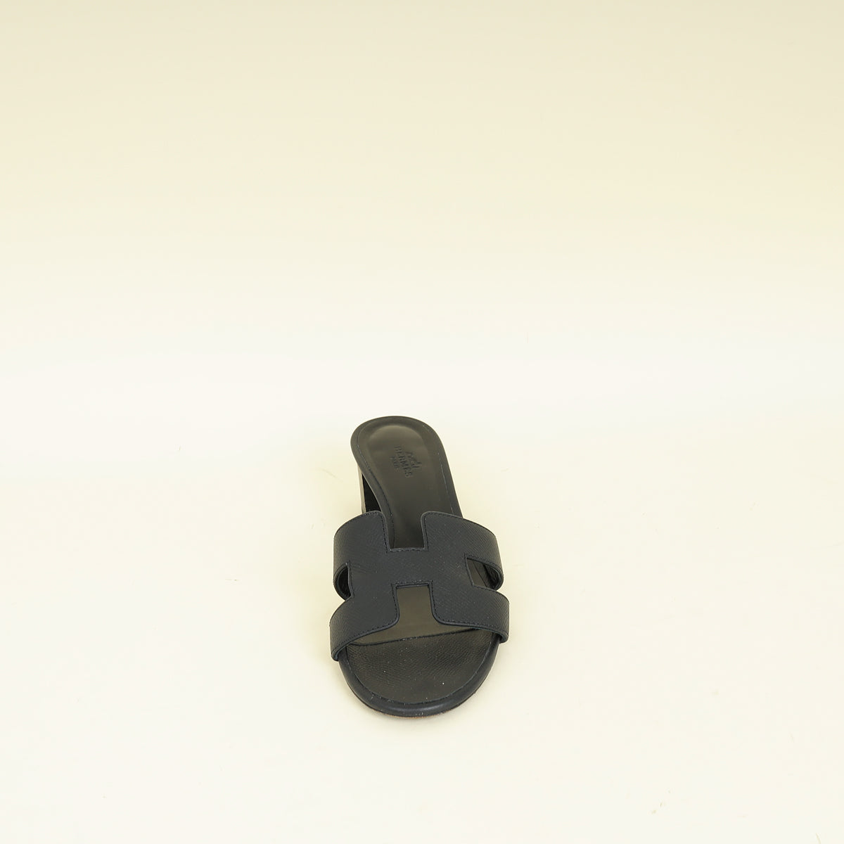 Hermes Noir Oasis Sandal 38.5 – THE CLOSET