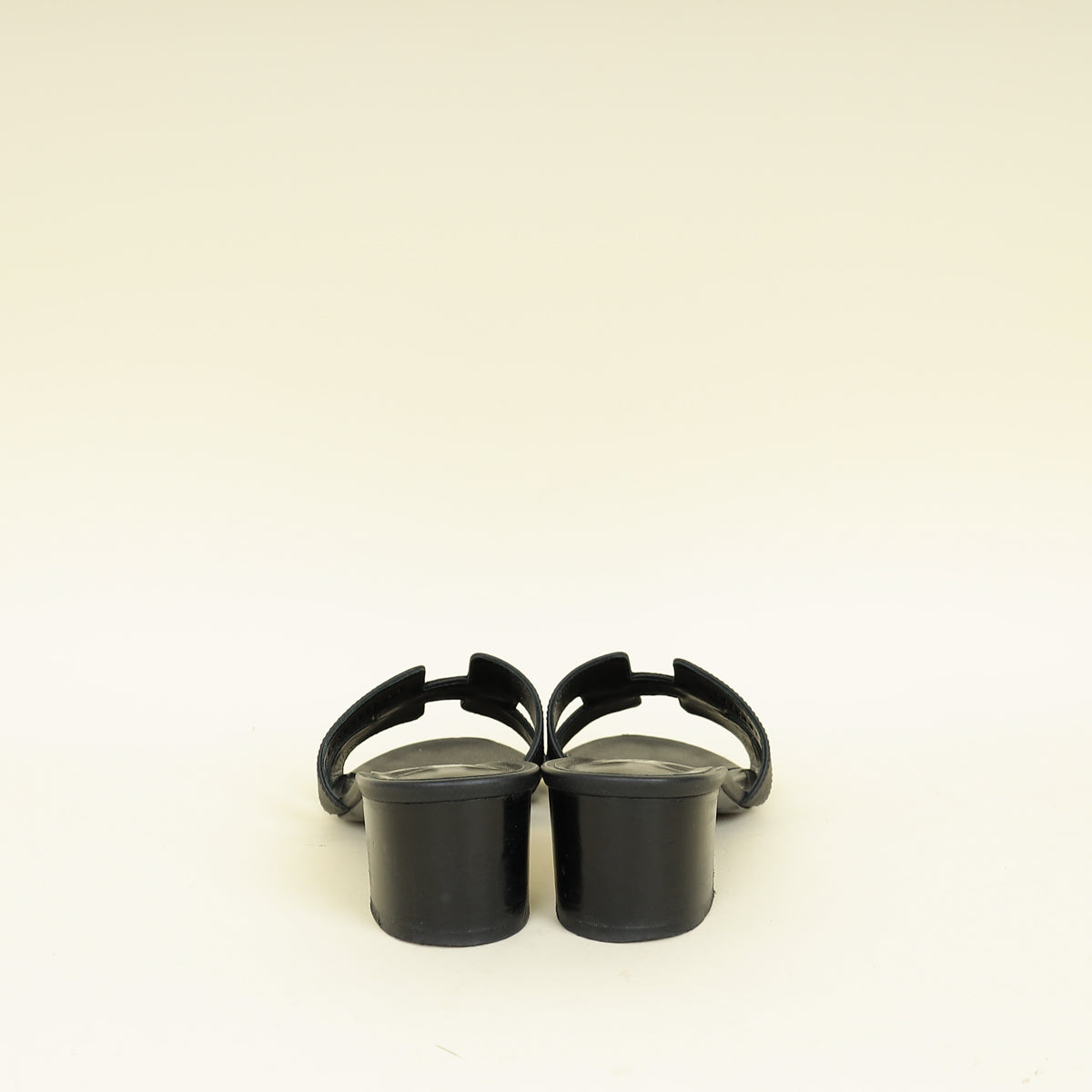 Hermes Noir Oasis Sandal 38.5 – THE CLOSET