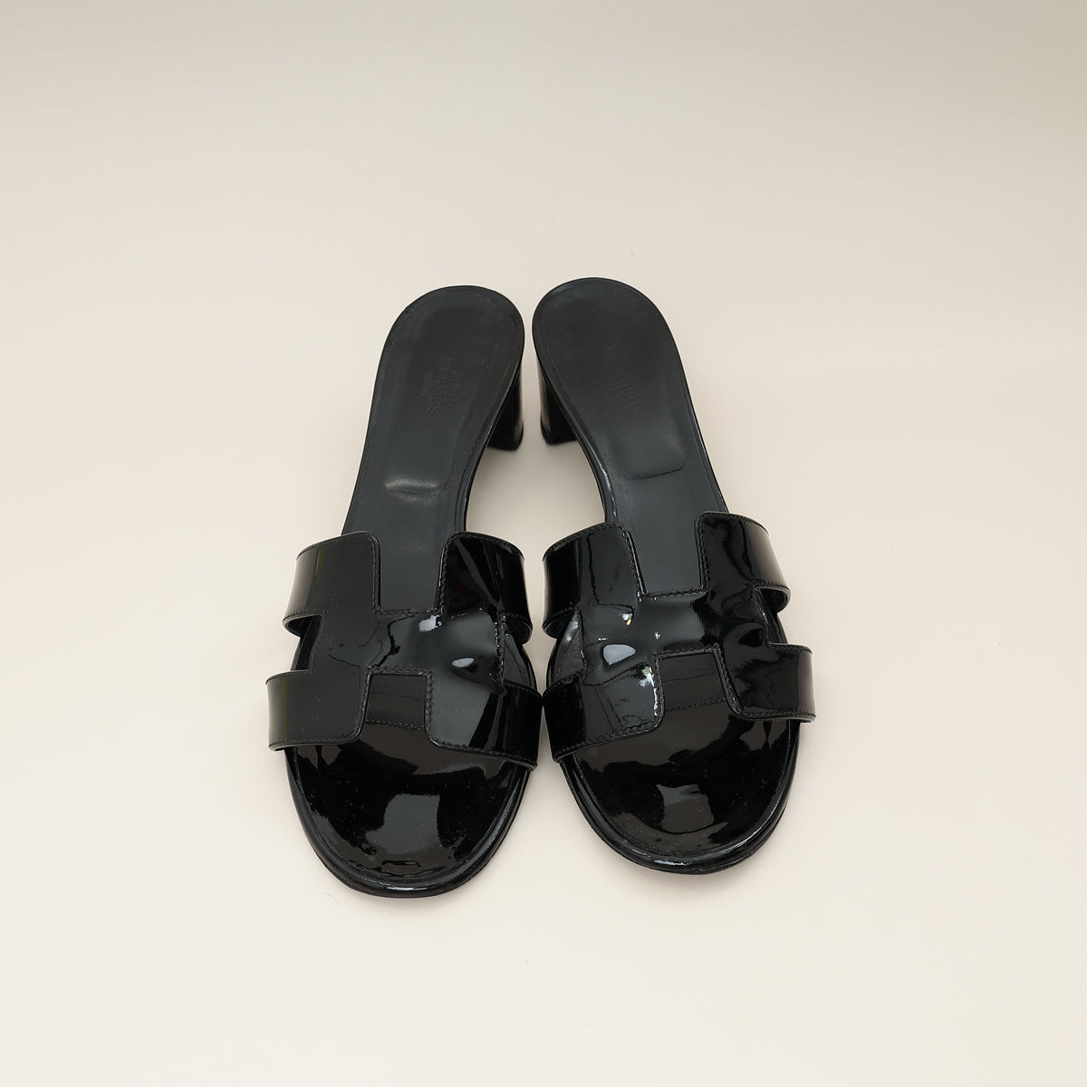 Hermes Noir Oasis Sandal 41.5 – THE CLOSET