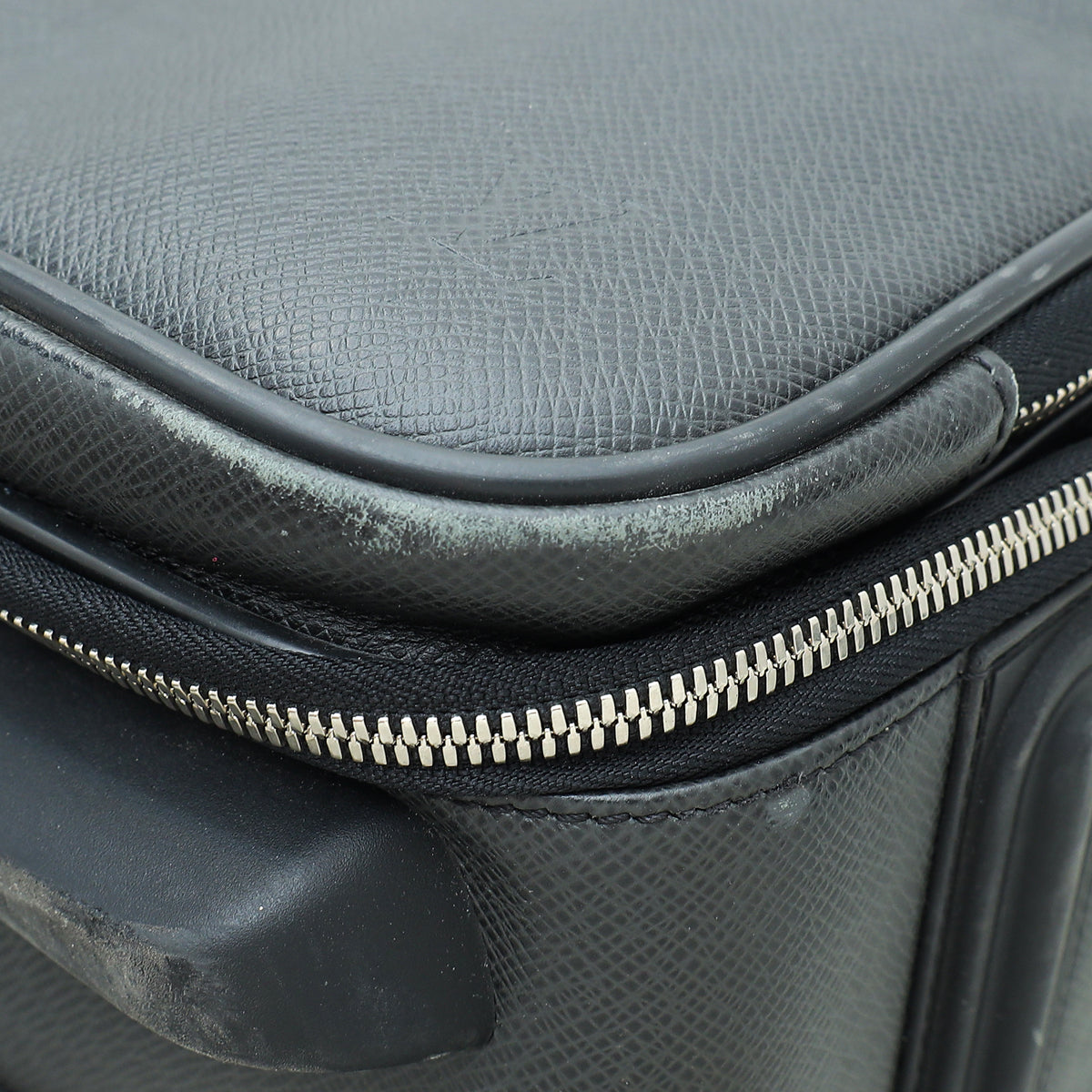 Louis Vuitton Ardoise Taiga Pegase 55 Bag – THE CLOSET