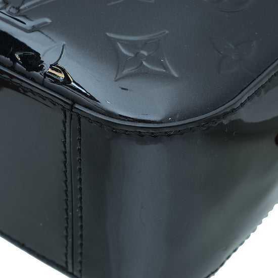 Louis Vuitton Trunk Slingbag Monogram Seal Black in Cowhide