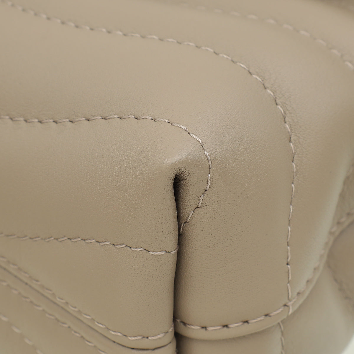 LOUIS VUITTON ビジネスバッグ グレー/ベージュ LOUIS VUITTON On My Side MM Monogram Canvas Shoulder Bag Cream