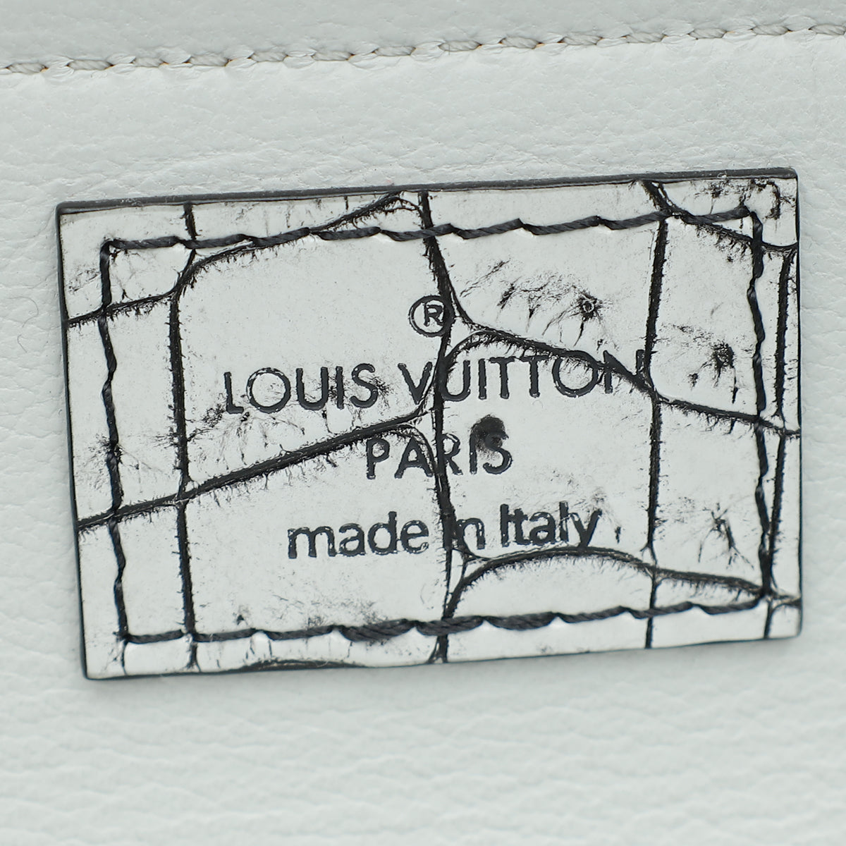 LOUIS VUITTON ケース ホワイト Louis Vuitton Vintage White Crocodile Chain Glasses Case – THE CLOSET