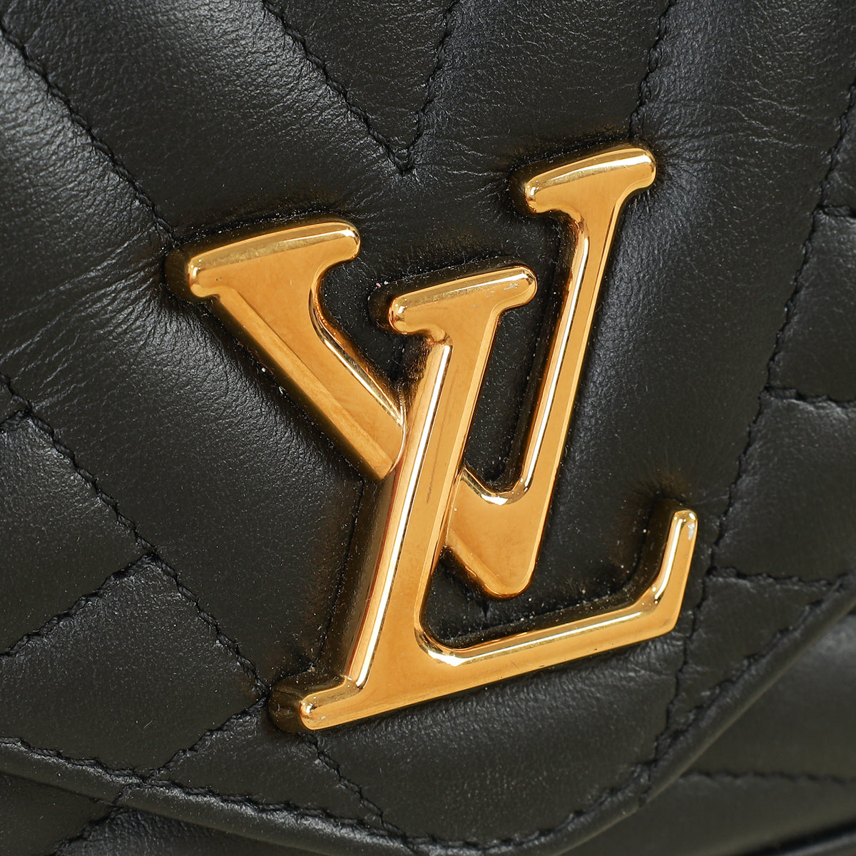 Louis Vuitton Black New Wave Chain Pochette – THE CLOSET