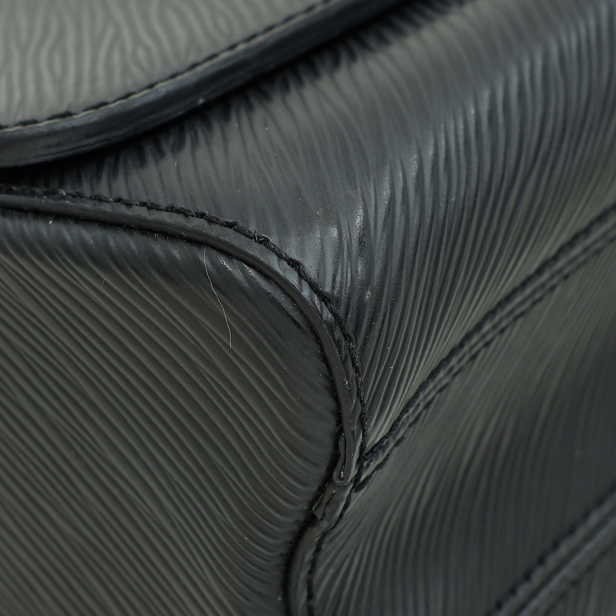 Louis Vuitton Noir Twist MM Bag